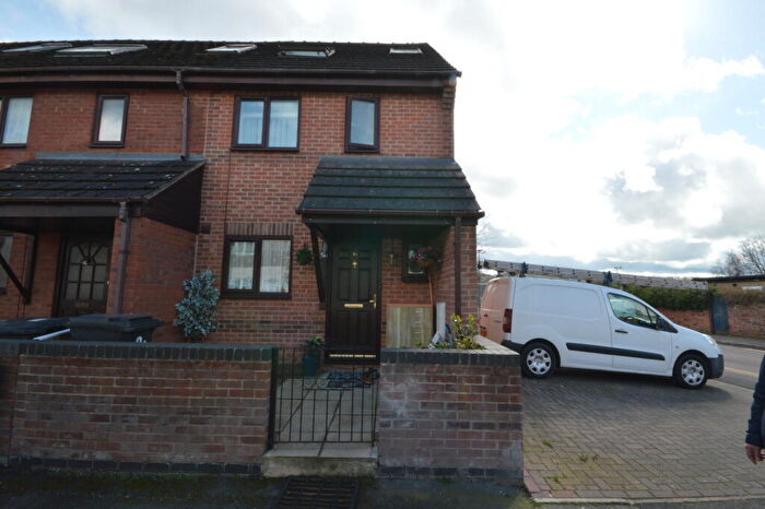 4 Bedroom Terraced House To Rent In Courtsknap Court, Town Centre, SN1