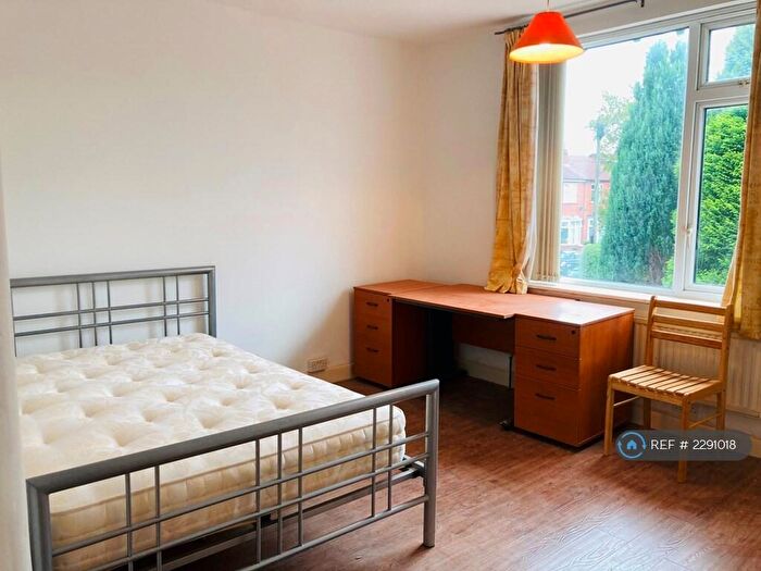 2 Bedroom Semi-Detached House To Rent In Huntley Road, Stockport, SK3