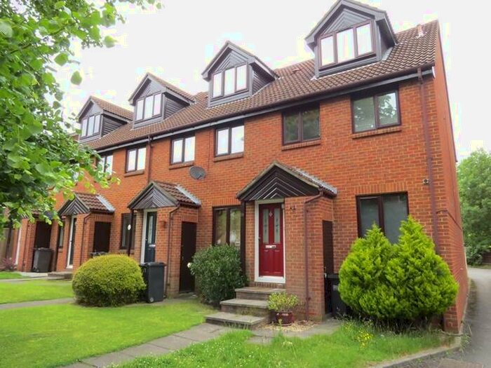 2 Bedroom Maisonette To Rent In Mowbray Road, Upper Norwood, London, SE19
