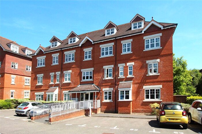 2 Bedroom Flat For Sale In Woking, Surrey, GU22