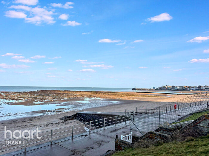 1 Bedroom Apartment For Sale In Royal Crescent, Margate, CT9