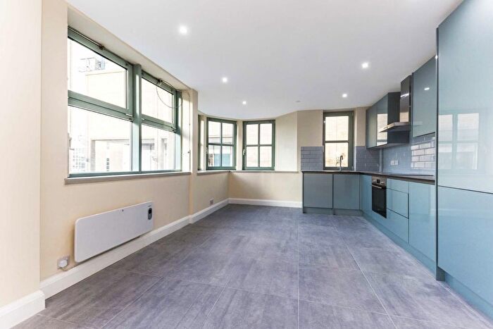 3 Bedroom Flat To Rent In Clarence Street, Kingston Upon Thames, KT1