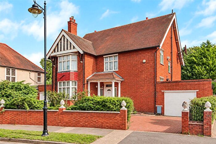 4 Bedroom Detached House For Sale In Abbotsleigh Road, Furzedown, SW16