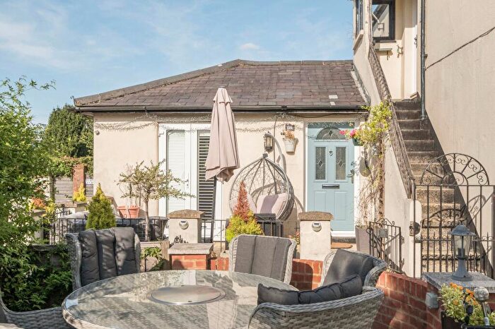 3 Bedroom Maisonette For Sale In Burgh Heath Road, Epsom, KT17