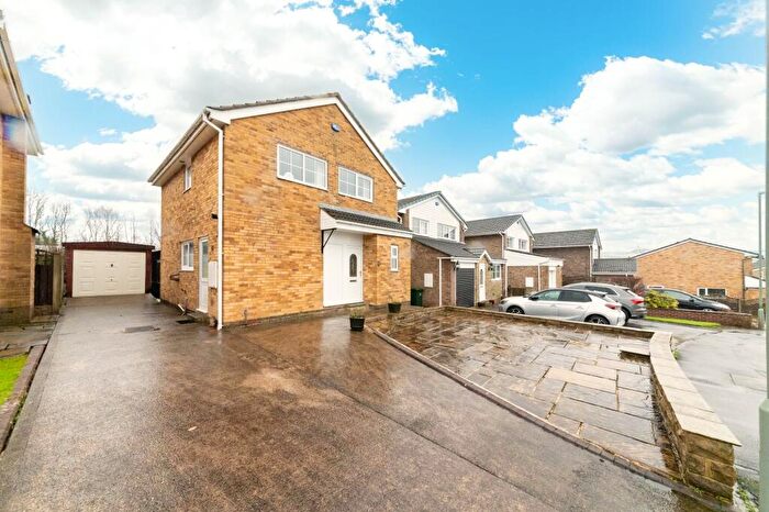 3 Bedroom Detached House For Sale In Cleveland Way, Shelley, HD8