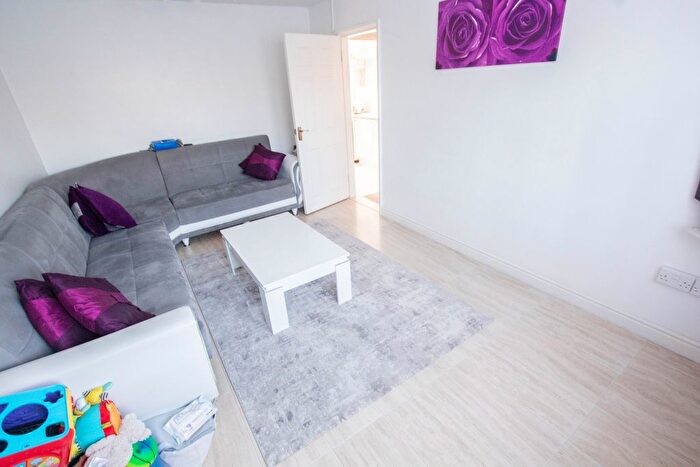 2 Bedroom Flat To Rent In Trefil Walk, Islington, N7