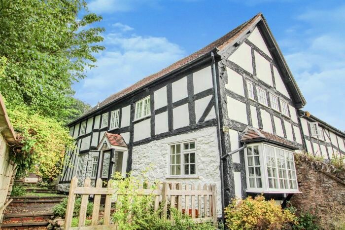 2 Bedroom Flat For Sale In Dilwyn, Hereford, HR4