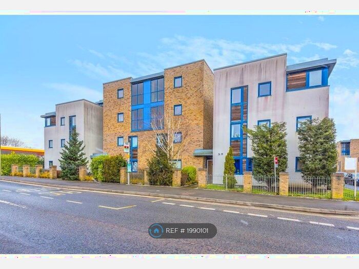 2 Bedroom Flat To Rent In Coach House Mews, Bicester, OX26