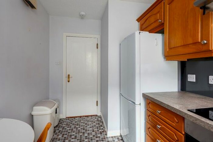 2 Bedroom Flat To Rent In Dorset Place, Polwarth, Edinburgh, EH11