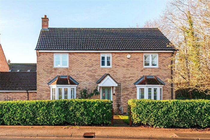 4 Bedroom Link Detached House For Sale In Hayes Road, Deanshanger, Milton Keynes, Northamptonshire, MK19