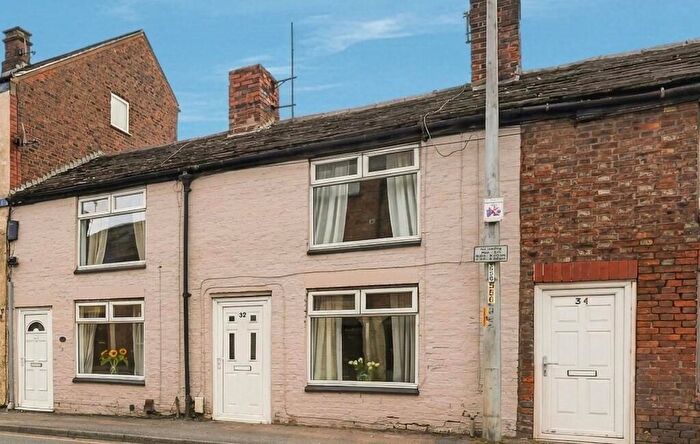 2 Bedroom Terraced House For Sale In Cross Street, Macclesfield, SK11