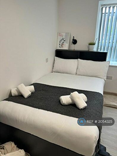 3 Bedroom Flat To Rent In Old Trafford, Manchester, M16