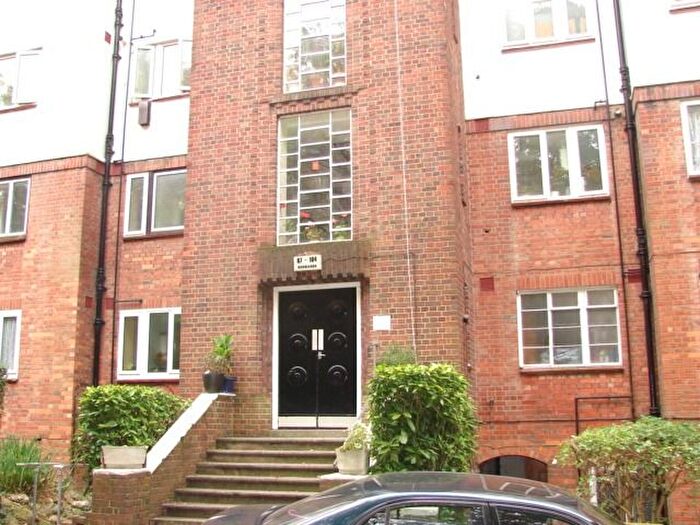 2 Bedroom Flat To Rent In The Woodlands, London, Greater London, SE19