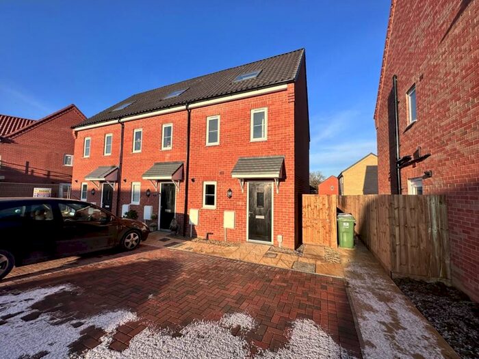 3 Bedroom Semi-Detached House To Rent In Briggs Mead, Wymondham, NR18