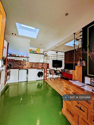 1 Bedroom Terraced House To Rent In Trafalgar Terrace, Brighton, BN1