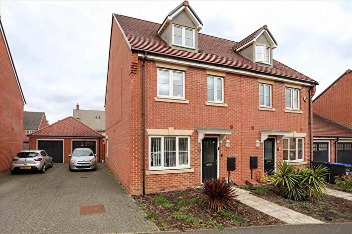 4 Bedroom Semi-Detached House To Rent In Oak Grove, Northampton, NN3