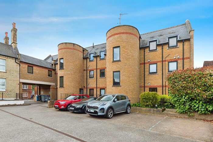 2 Bedroom Apartment For Sale In Conrads Yard, Hertford, SG14