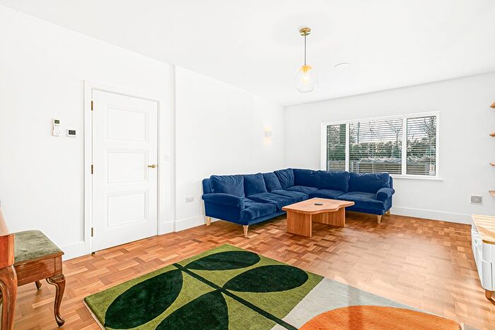 5 Bedroom Detached House To Rent In New Park Road, Newgate Street, Hertford, SG13