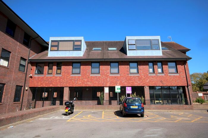 2 Bedroom Flat To Rent In Hallmark House, Station Road, Henley-On-Thames, RG9