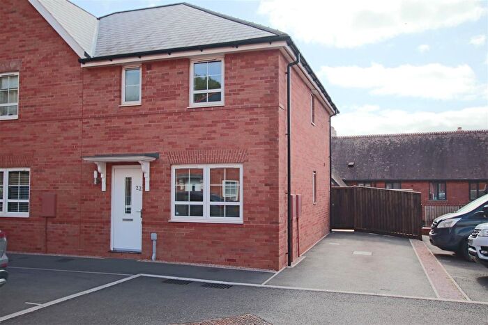 3 Bedroom Semi-Detached House For Sale In Finch Close, Exeter, EX2