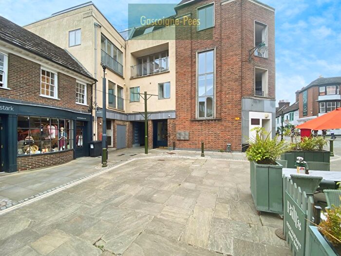 3 Bedroom Flat To Rent In Market Square, Horsham, RH12