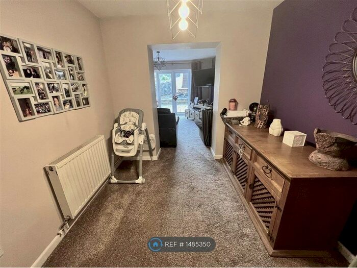 3 Bedroom Bungalow To Rent In Ammanford Road, Tycroes, Ammanford, SA18