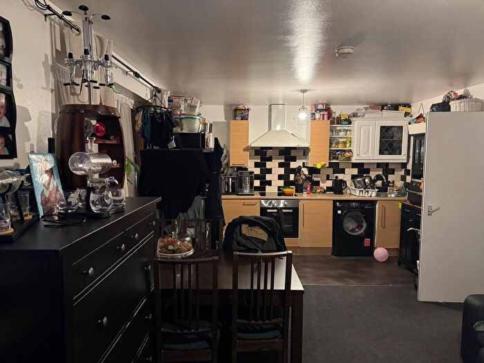 1 Bedroom Flat To Rent In Miles Road, Mitcham, CR4