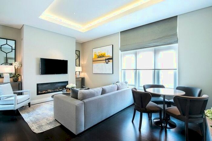 2 Bedroom Flat To Rent In Green Street, London, W1K