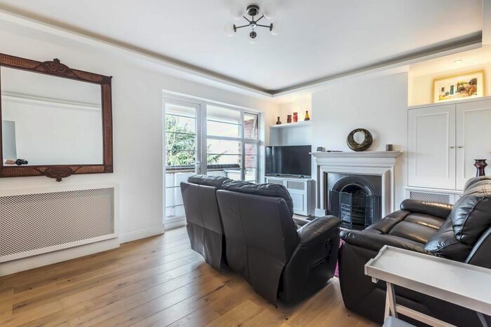 4 Bedroom Flat To Rent In Richmond, Surrey, TW10