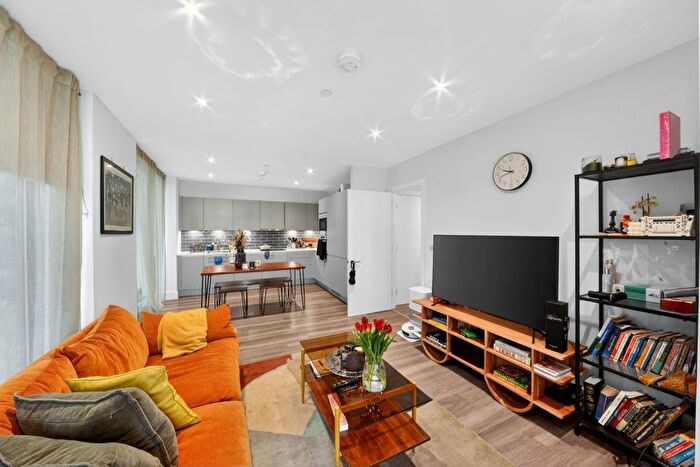 2 Bedroom Flat To Rent In Juniper Crescent, London, SE10