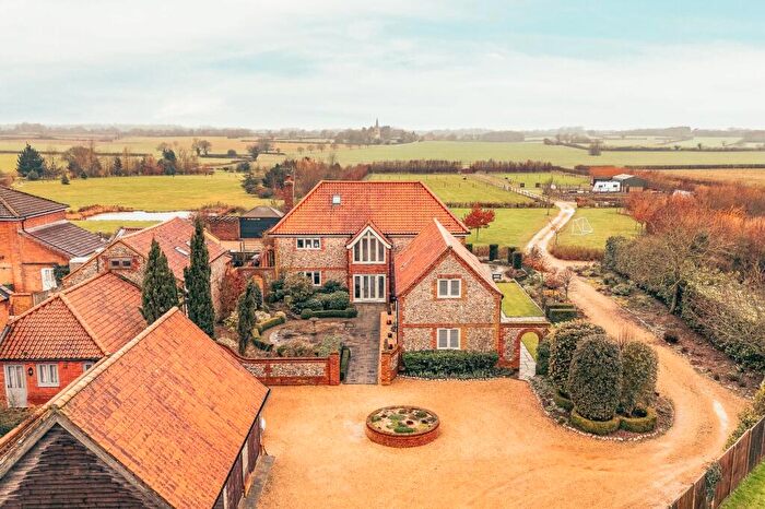 6 Bedroom Detached House For Sale In Family Home In Fantastic Grounds In Beeston, PE32