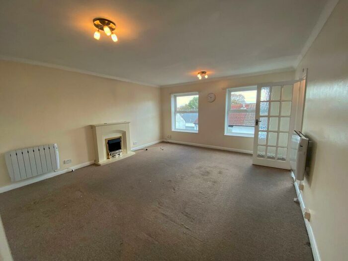 2 Bedroom Apartment To Rent In Bargates, Christchurch, BH23