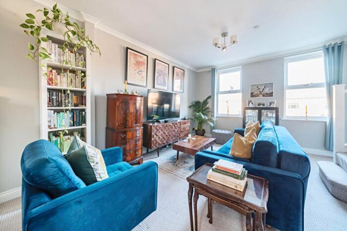 2 Bedroom Apartment To Rent In Oxford Road, Windsor, SL4