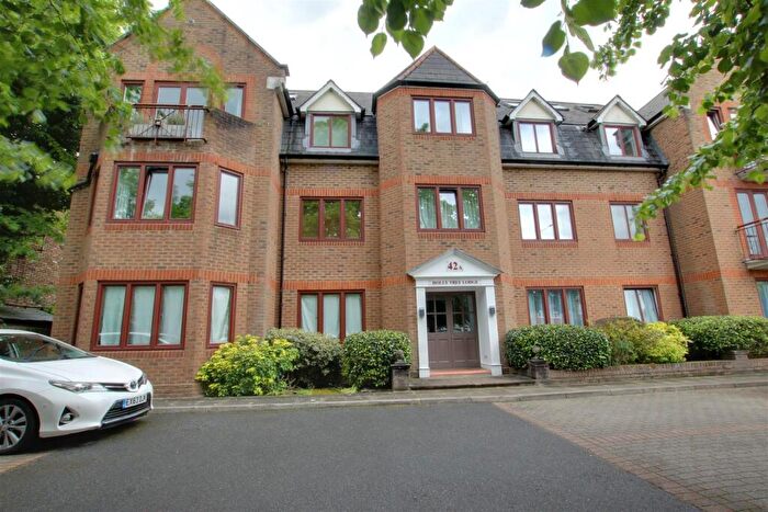 1 Bedroom Flat To Rent In The Ridgeway, Enfield, EN2