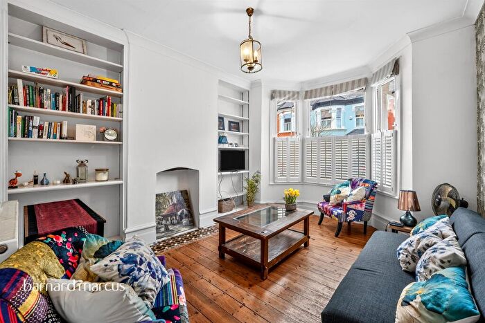 1 Bedroom Apartment To Rent In Sugden Road, London, SW11