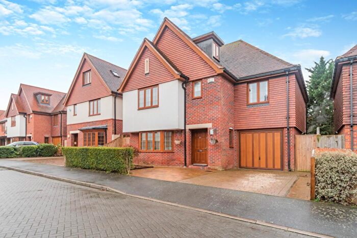 5 Bedroom Detached House For Sale In Bishop Ramsey Close, Ruislip, HA4