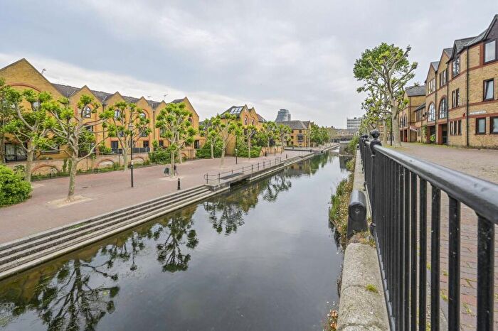 3 Bedroom Flat To Rent In Torrington Place, Wapping, London, E1W