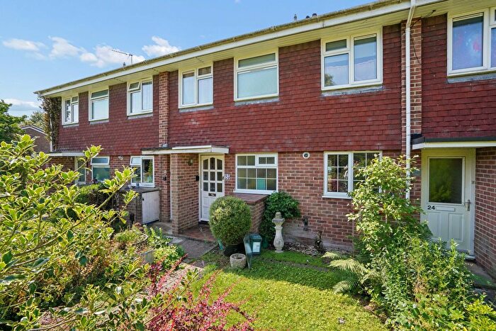 1 Bedroom Flat For Sale In The Chestnuts, Charlton, OX12