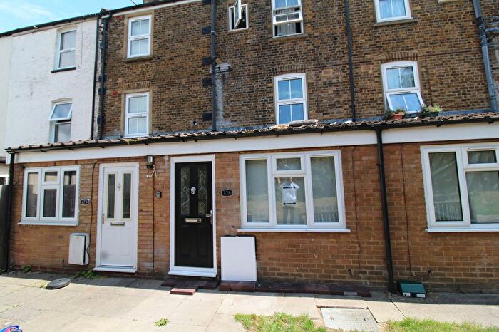 1 Bedroom Terraced House To Rent In Victoria Street, Gillingham, Kent, ME7