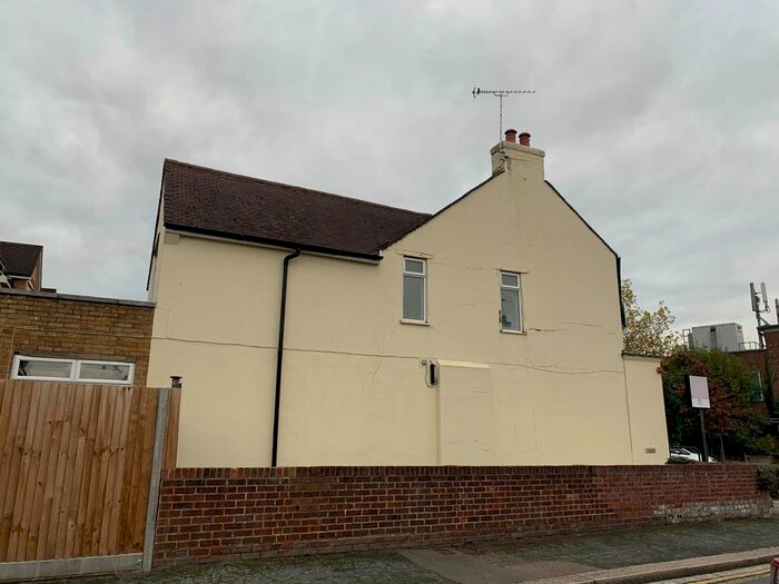 2 Bedroom Flat To Rent In St. Albans Road, Garston, Watford WD25