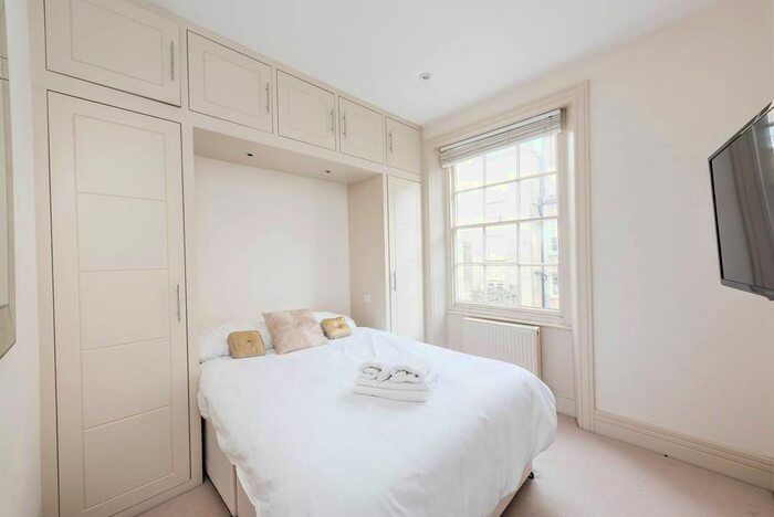 3 Bedroom Flat To Rent In Tachbrook Street, Pimlico, London, SW1V