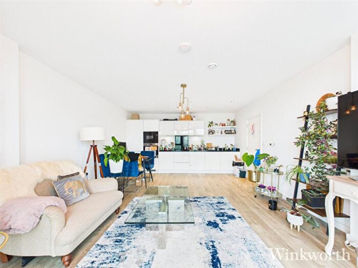 2 Bedroom Apartment To Rent In Lakeside Drive, London, NW10