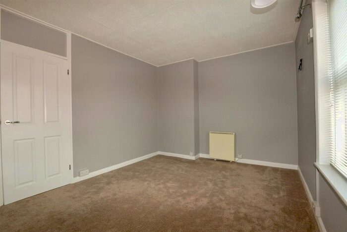 2 Bedroom End Of Terrace House To Rent In Berrydale Avenue, Bridgwater, TA6