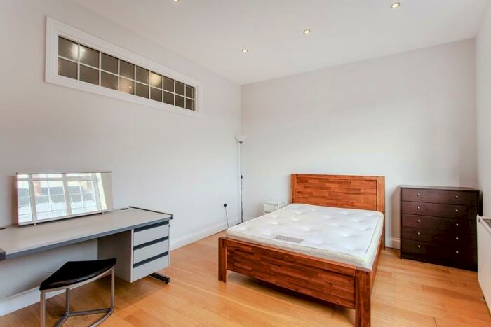 4 Bedroom Apartment To Rent In Camden Road, London, N7