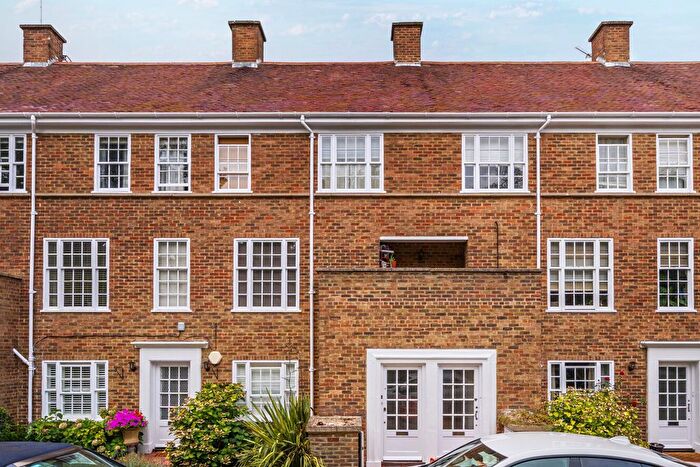 3 Bedroom Maisonette For Sale In College Road, Dulwich, London, SE21