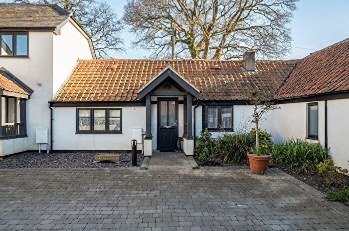 2 Bedroom Bungalow For Sale In Petersfield Road, Monkwood, Alresford, Hampshire, SO24