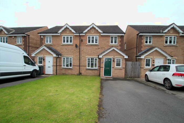 3 Bedroom Semi-Detached House To Rent In Yewdall Way, Bradford, BD10