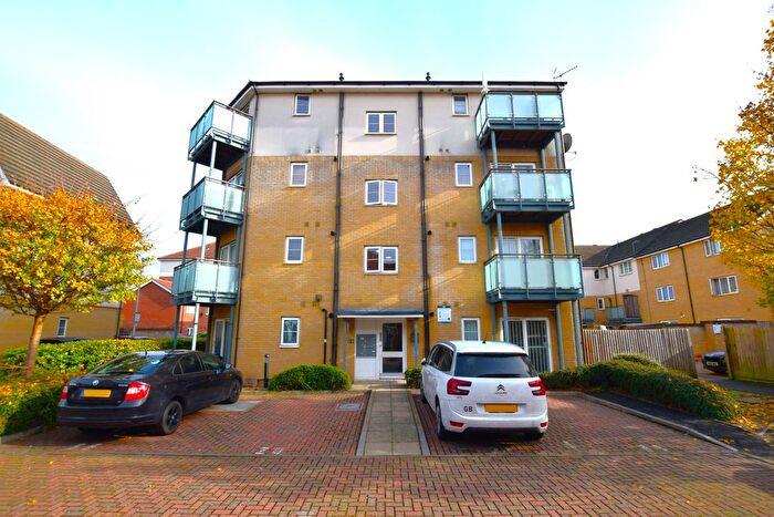 1 Bedroom Flat For Sale In Harman Rise, Ilford, IG3