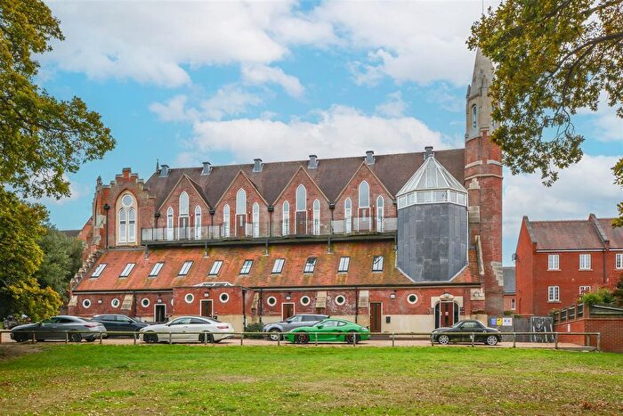 1 Bedroom Flat For Sale In Pastoral Way, Warley, Brentwood, CM14