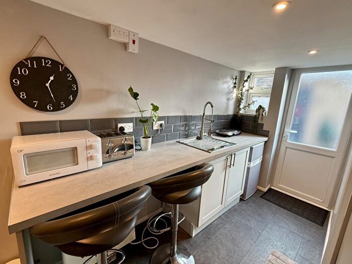 Flat To Rent In Coningsby, Bracknell, RG12